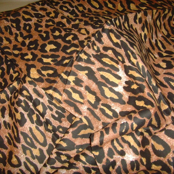 Leopard Print Flannel Fabric/2 Yards and 6 Inches - Picture 3 of 8